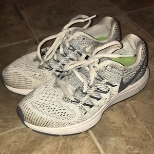 Nike zoom vomero 10, size 5.5